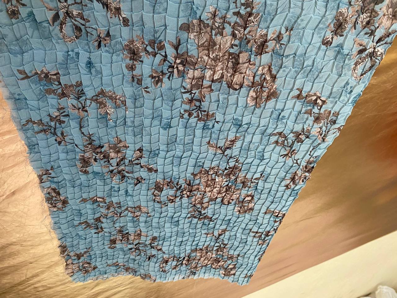 Minik Mavi Çiçekli Plise Kumaş